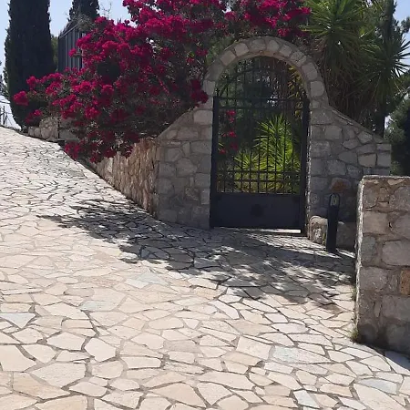 Ella Sea Pórto Héli